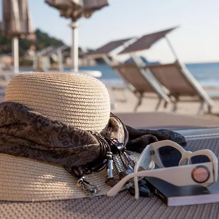 Lido Hotel 4*